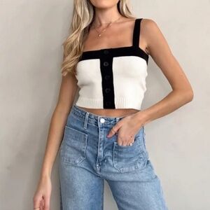 Vestique Women's White & Black Buttoned Knit Top